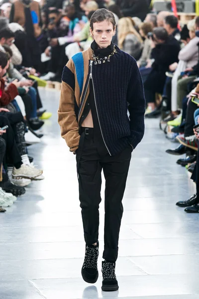 Look 32